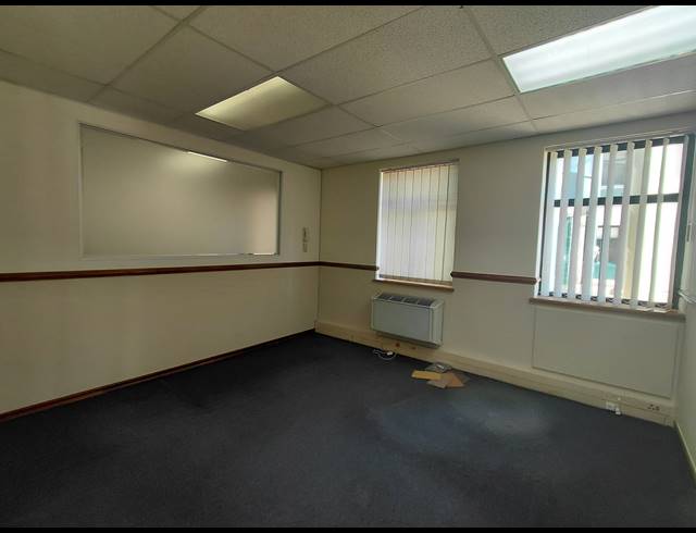 170M² OFFICE TO LET IN LYME PARK